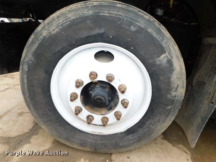 image for item DK8580 2005 International 9900i  semi truck