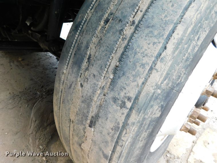 image for item DK8580 2005 International 9900i  semi truck