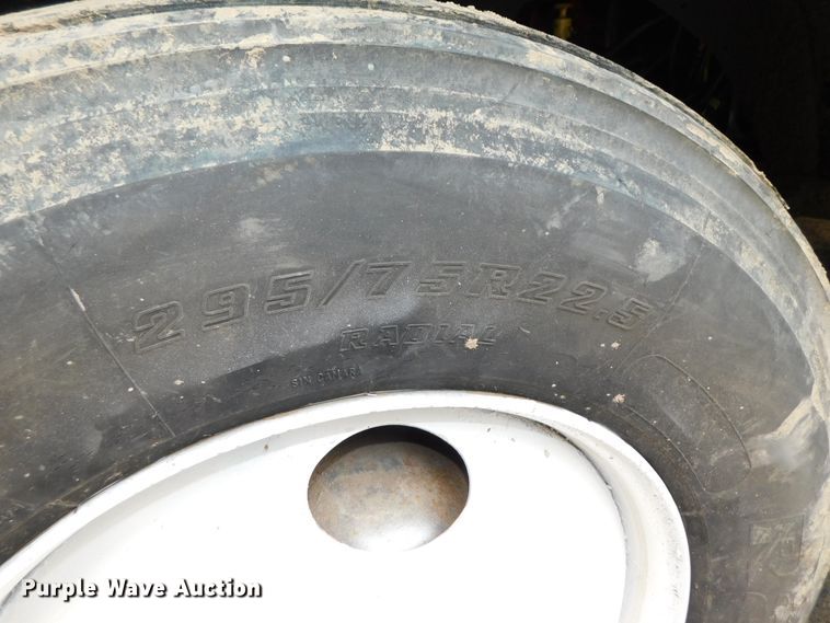 image for item DK8580 2005 International 9900i  semi truck