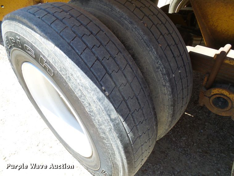 image for item DL0993 1994 Load King 2060-40-2  bottom dump trailer