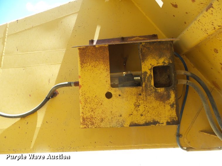 image for item DL0993 1994 Load King 2060-40-2  bottom dump trailer