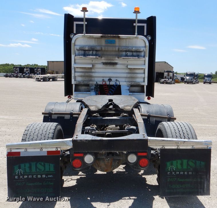 image for item DM0087 2015 Peterbilt 579  semi truck