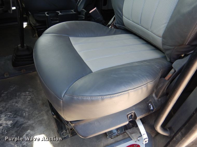 image for item DM0087 2015 Peterbilt 579  semi truck