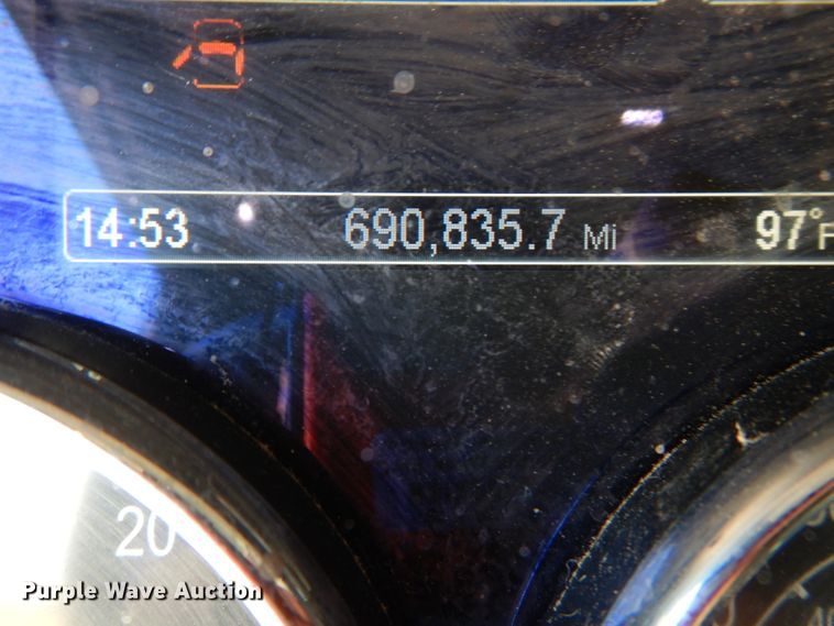 image for item DM0087 2015 Peterbilt 579  semi truck