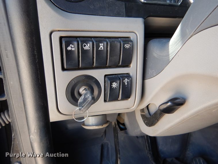 image for item DM0087 2015 Peterbilt 579  semi truck