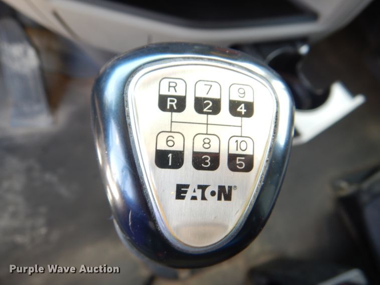 image for item DM0087 2015 Peterbilt 579  semi truck