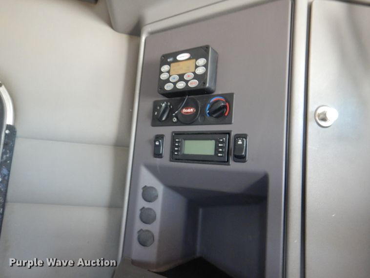 image for item DM0087 2015 Peterbilt 579  semi truck