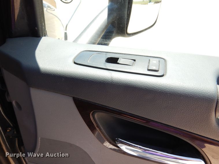 image for item DM0087 2015 Peterbilt 579  semi truck