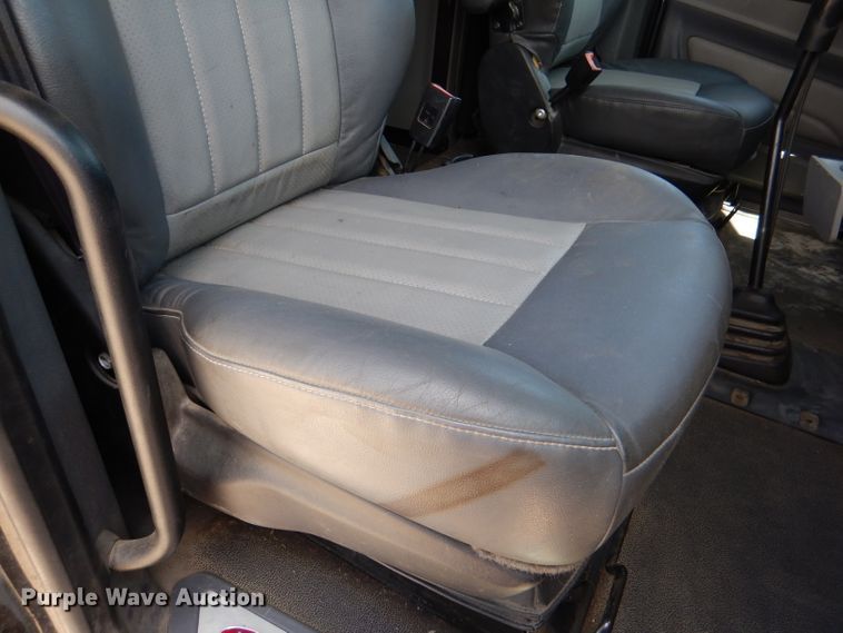 image for item DM0087 2015 Peterbilt 579  semi truck