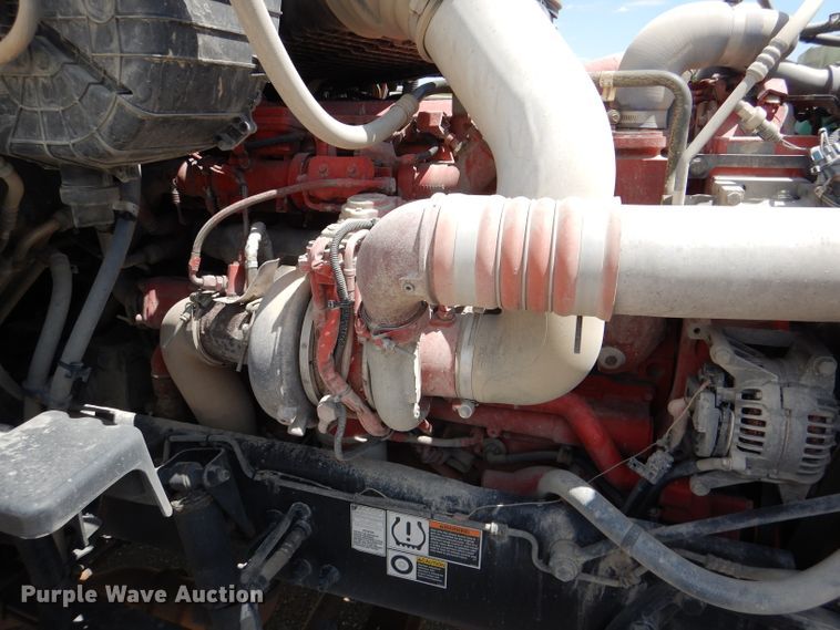 image for item DM0087 2015 Peterbilt 579  semi truck