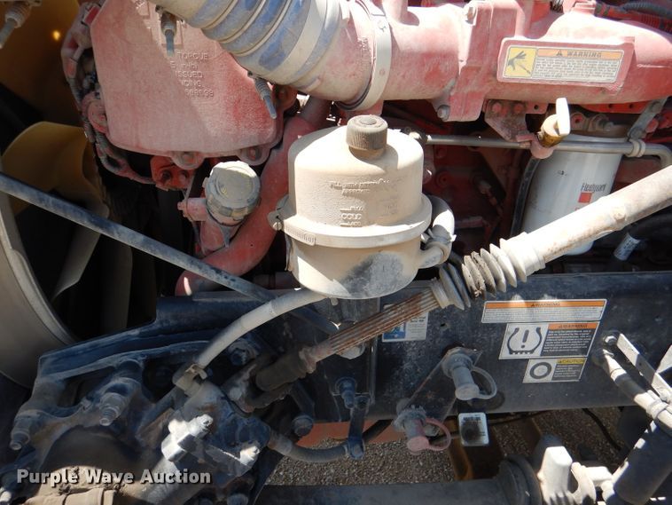 image for item DM0087 2015 Peterbilt 579  semi truck