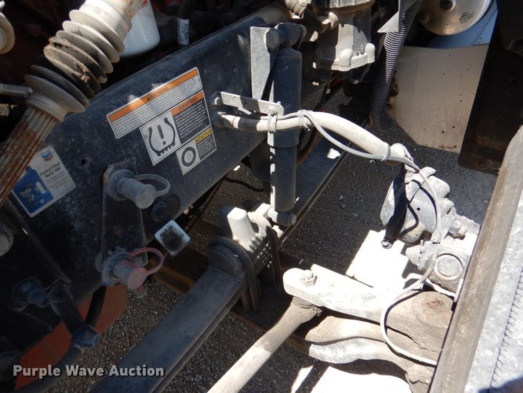 image for item DM0087 2015 Peterbilt 579  semi truck