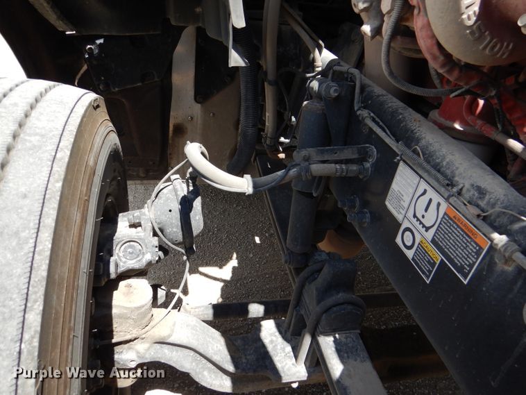 image for item DM0087 2015 Peterbilt 579  semi truck