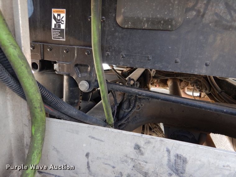 image for item DM0087 2015 Peterbilt 579  semi truck