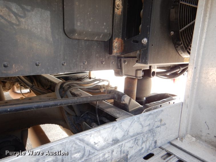 image for item DM0087 2015 Peterbilt 579  semi truck