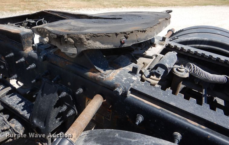 image for item DM0087 2015 Peterbilt 579  semi truck