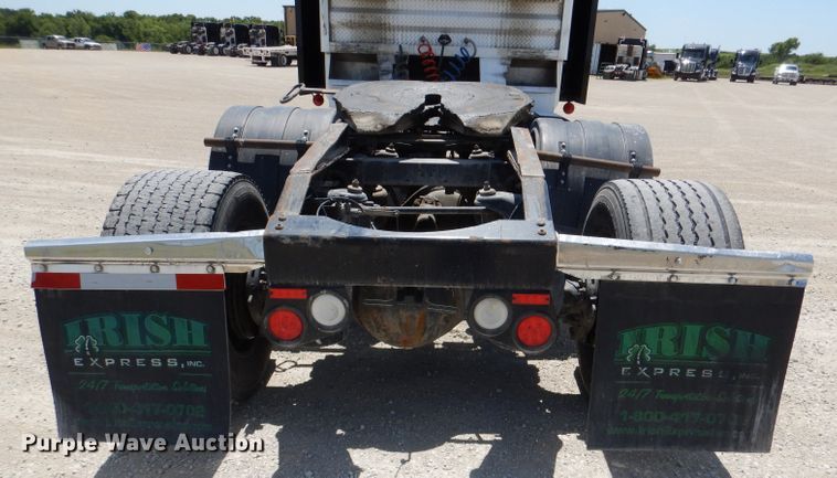 image for item DM0087 2015 Peterbilt 579  semi truck