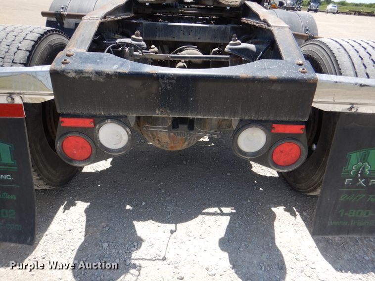 image for item DM0087 2015 Peterbilt 579  semi truck