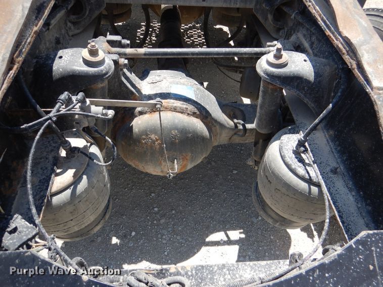 image for item DM0087 2015 Peterbilt 579  semi truck