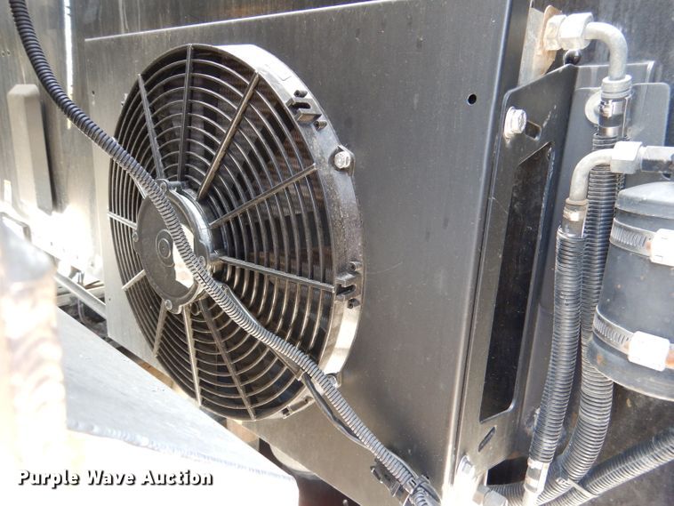 image for item DM0087 2015 Peterbilt 579  semi truck