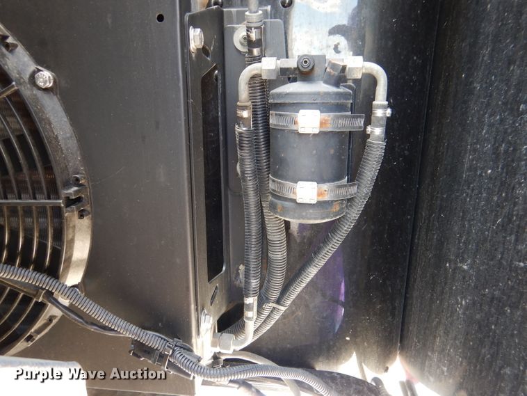 image for item DM0087 2015 Peterbilt 579  semi truck