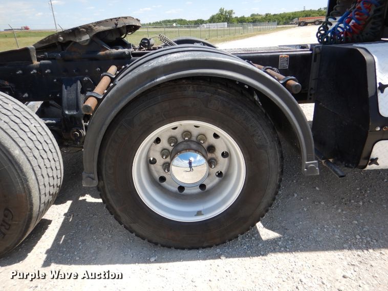 image for item DM0087 2015 Peterbilt 579  semi truck