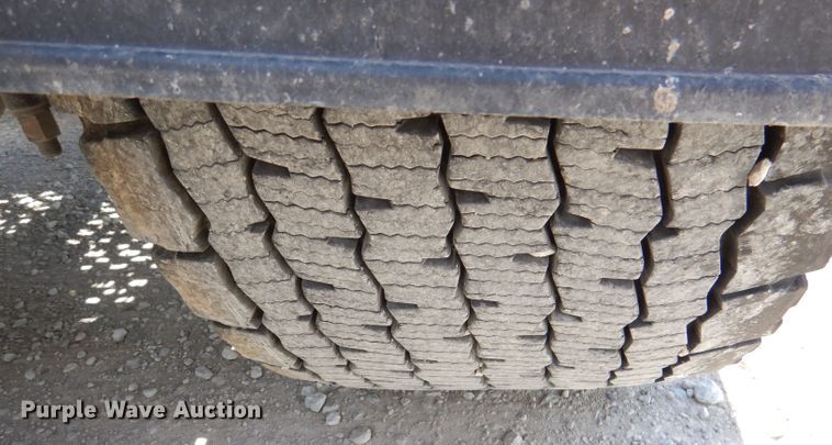 image for item DM0087 2015 Peterbilt 579  semi truck