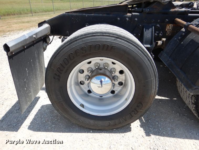 image for item DM0087 2015 Peterbilt 579  semi truck