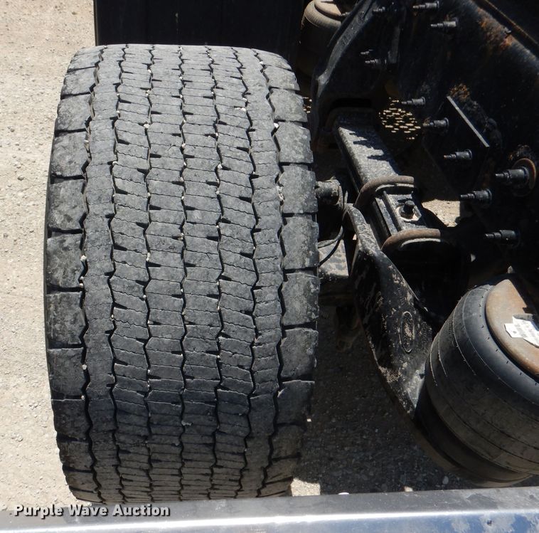 image for item DM0087 2015 Peterbilt 579  semi truck