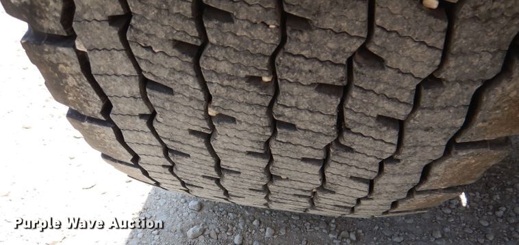 image for item DM0087 2015 Peterbilt 579  semi truck