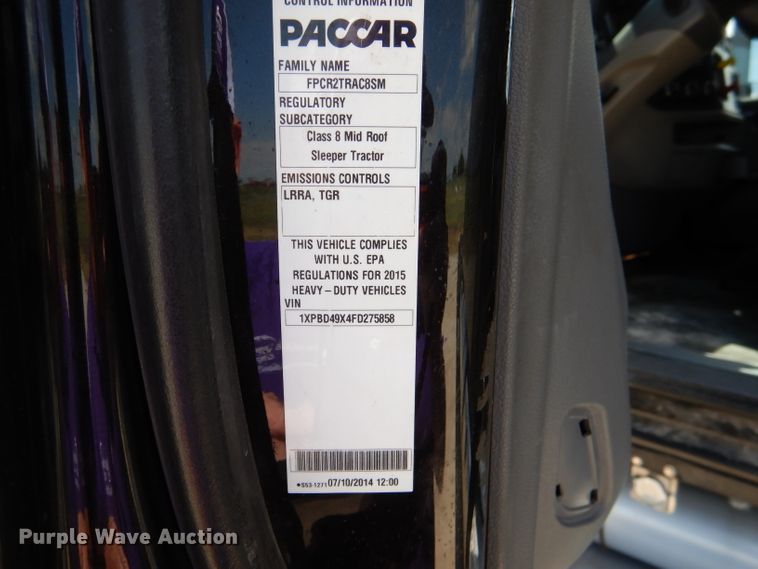 image for item DM0087 2015 Peterbilt 579  semi truck