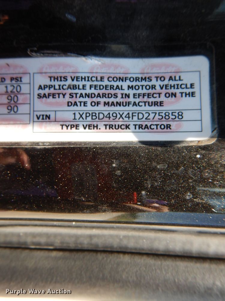 image for item DM0087 2015 Peterbilt 579  semi truck