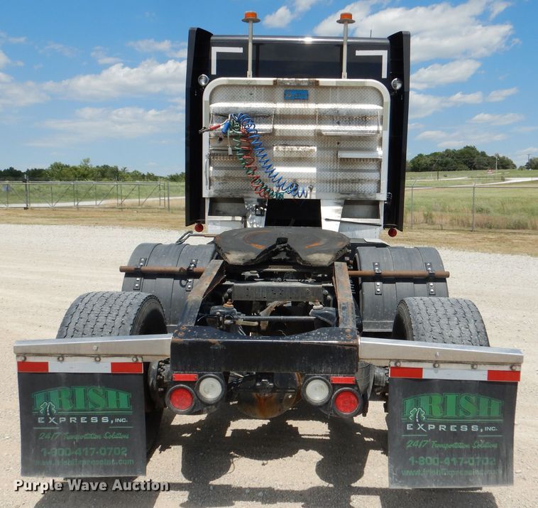 image for item DM0089 2015 Peterbilt 579  semi truck