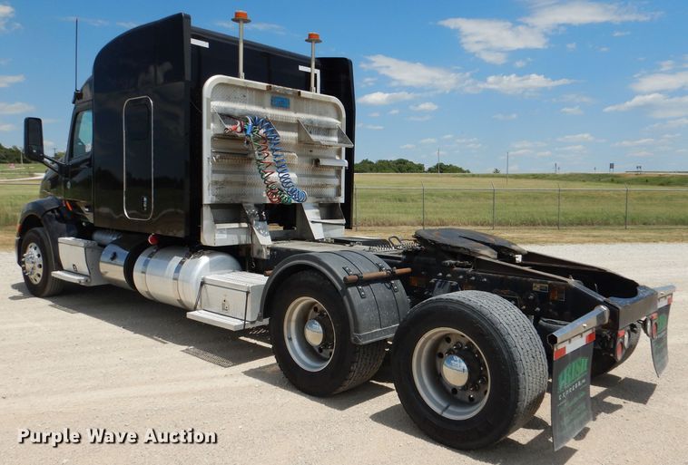 image for item DM0089 2015 Peterbilt 579  semi truck