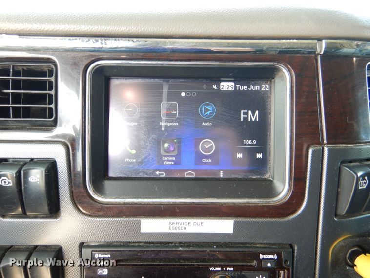 image for item DM0089 2015 Peterbilt 579  semi truck