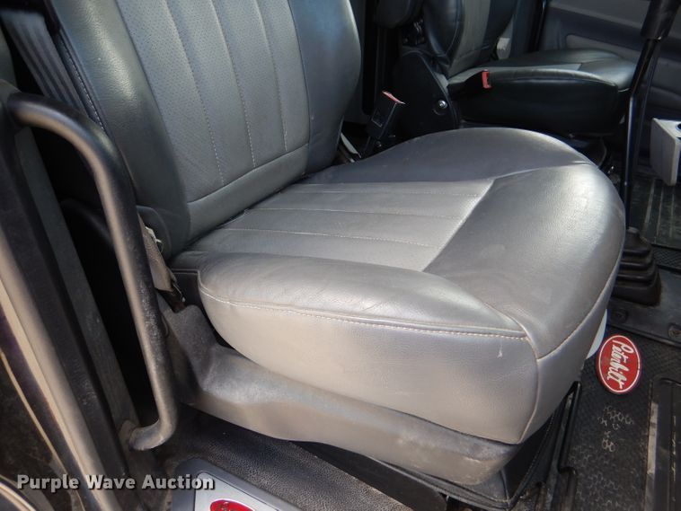 image for item DM0089 2015 Peterbilt 579  semi truck