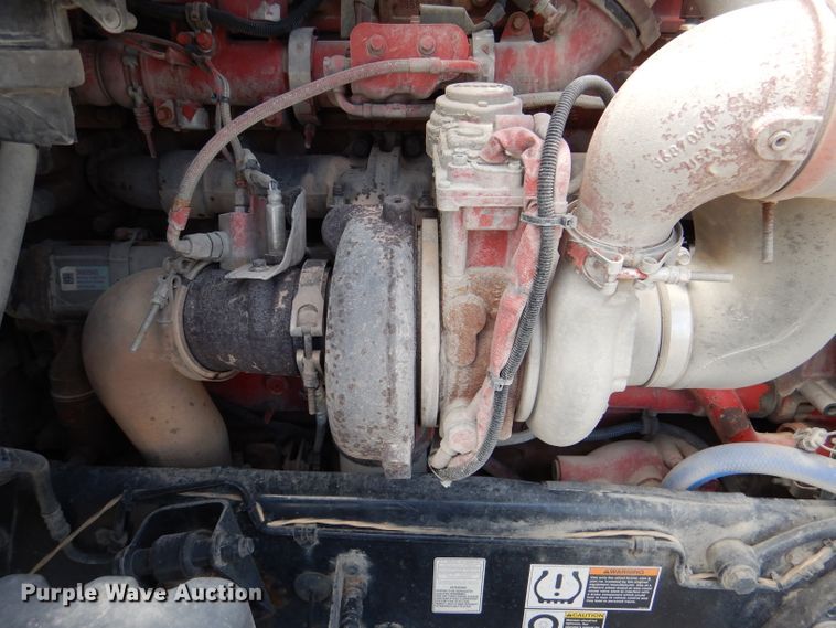 image for item DM0089 2015 Peterbilt 579  semi truck