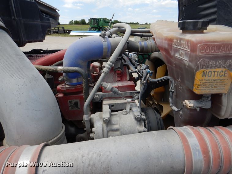 image for item DM0089 2015 Peterbilt 579  semi truck