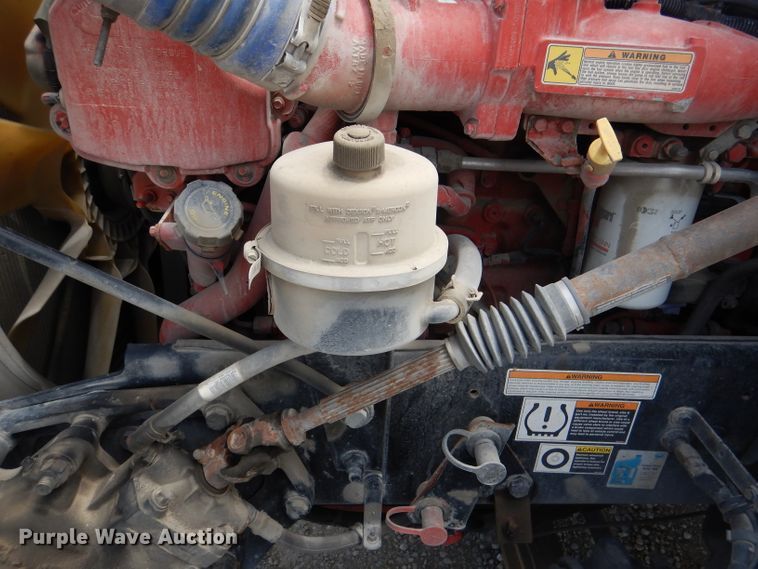 image for item DM0089 2015 Peterbilt 579  semi truck