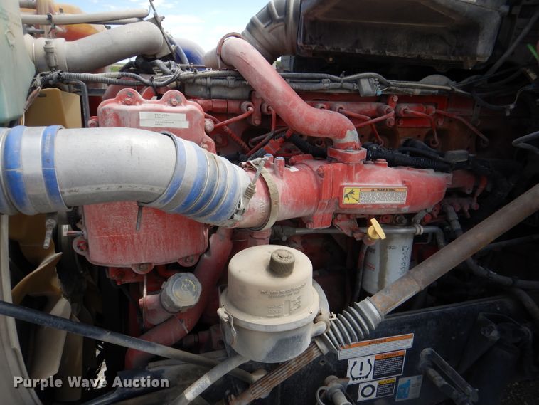 image for item DM0089 2015 Peterbilt 579  semi truck