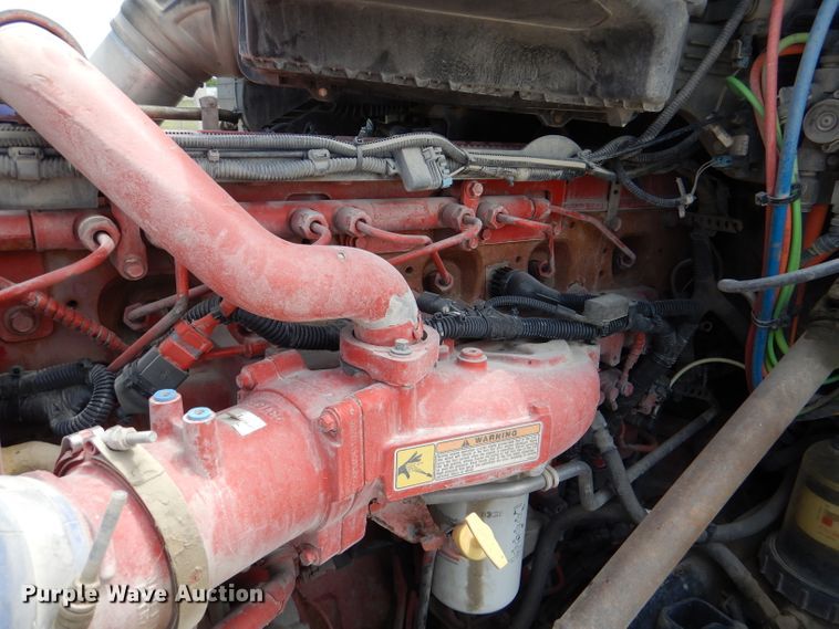 image for item DM0089 2015 Peterbilt 579  semi truck