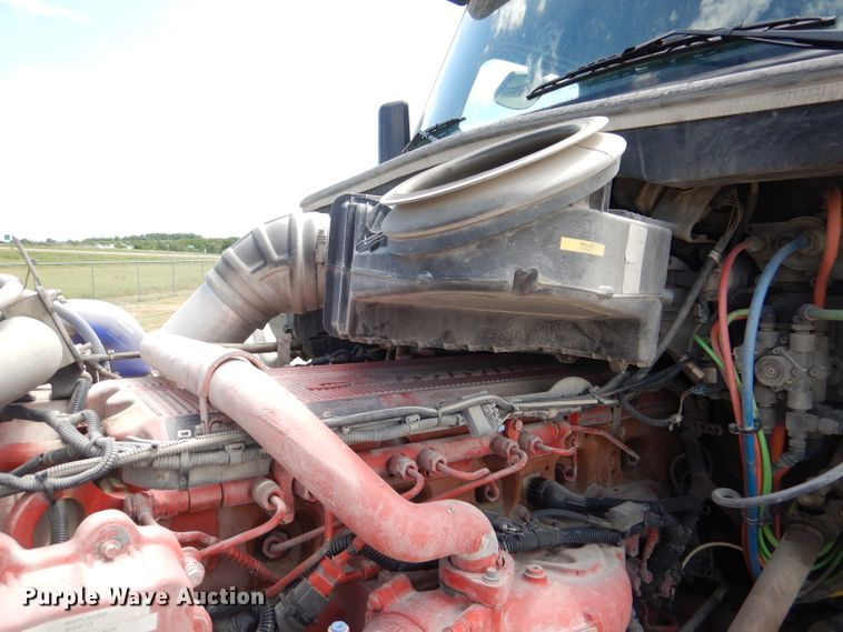 image for item DM0089 2015 Peterbilt 579  semi truck