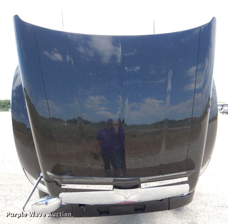 image for item DM0089 2015 Peterbilt 579  semi truck