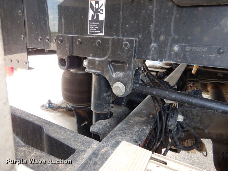 image for item DM0089 2015 Peterbilt 579  semi truck