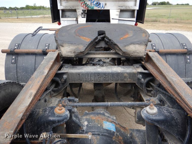 image for item DM0089 2015 Peterbilt 579  semi truck