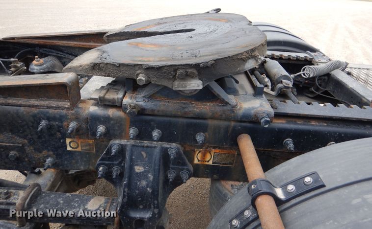 image for item DM0089 2015 Peterbilt 579  semi truck