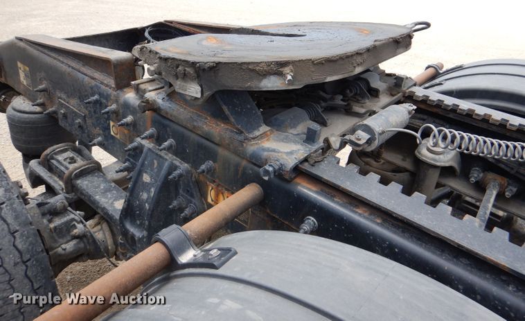 image for item DM0089 2015 Peterbilt 579  semi truck