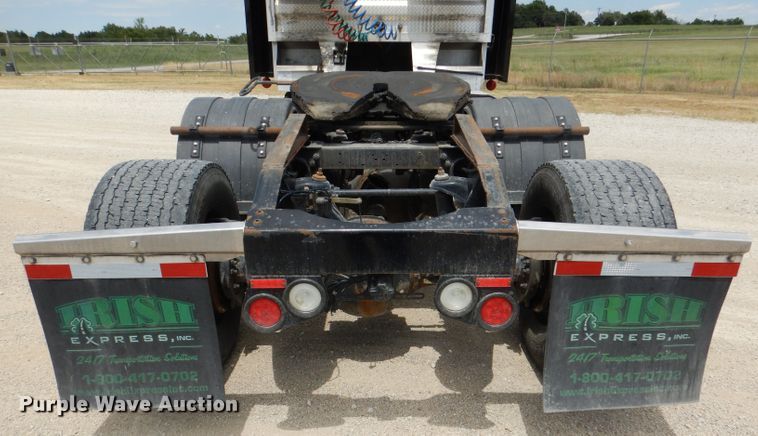 image for item DM0089 2015 Peterbilt 579  semi truck