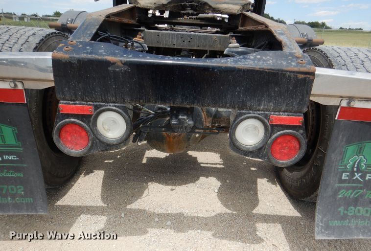 image for item DM0089 2015 Peterbilt 579  semi truck