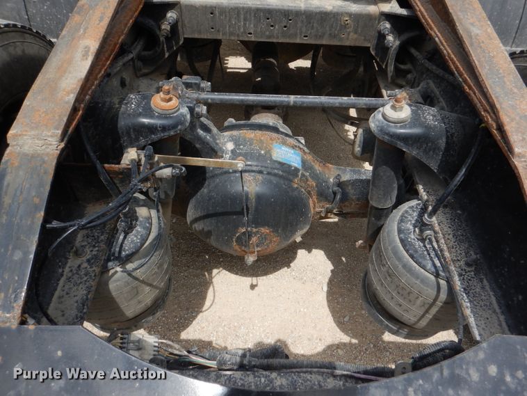 image for item DM0089 2015 Peterbilt 579  semi truck